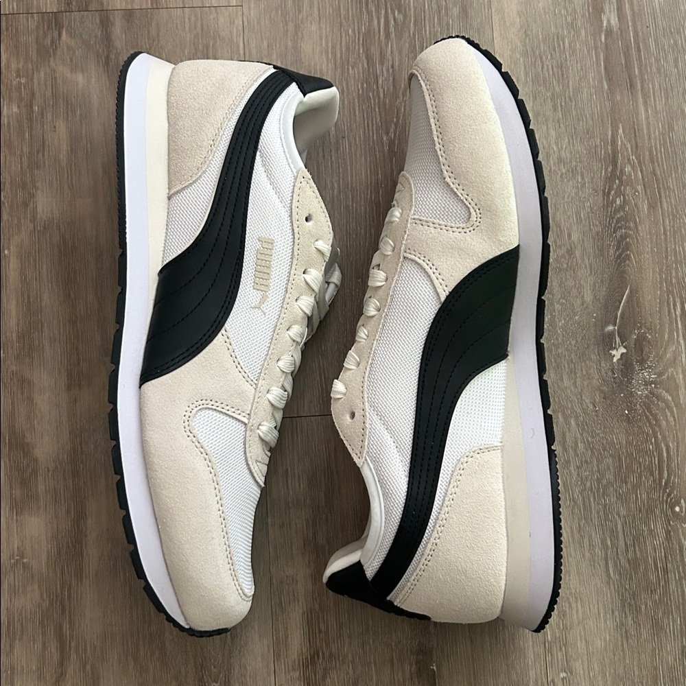 Men’s black puma sneakers